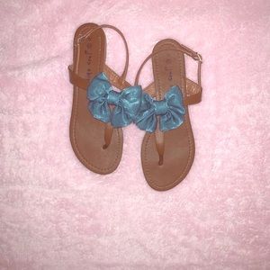 Bow sandals